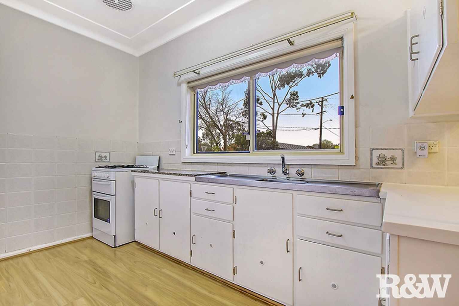 14 Doonside Road Doonside 14 Doonside Road Doonside