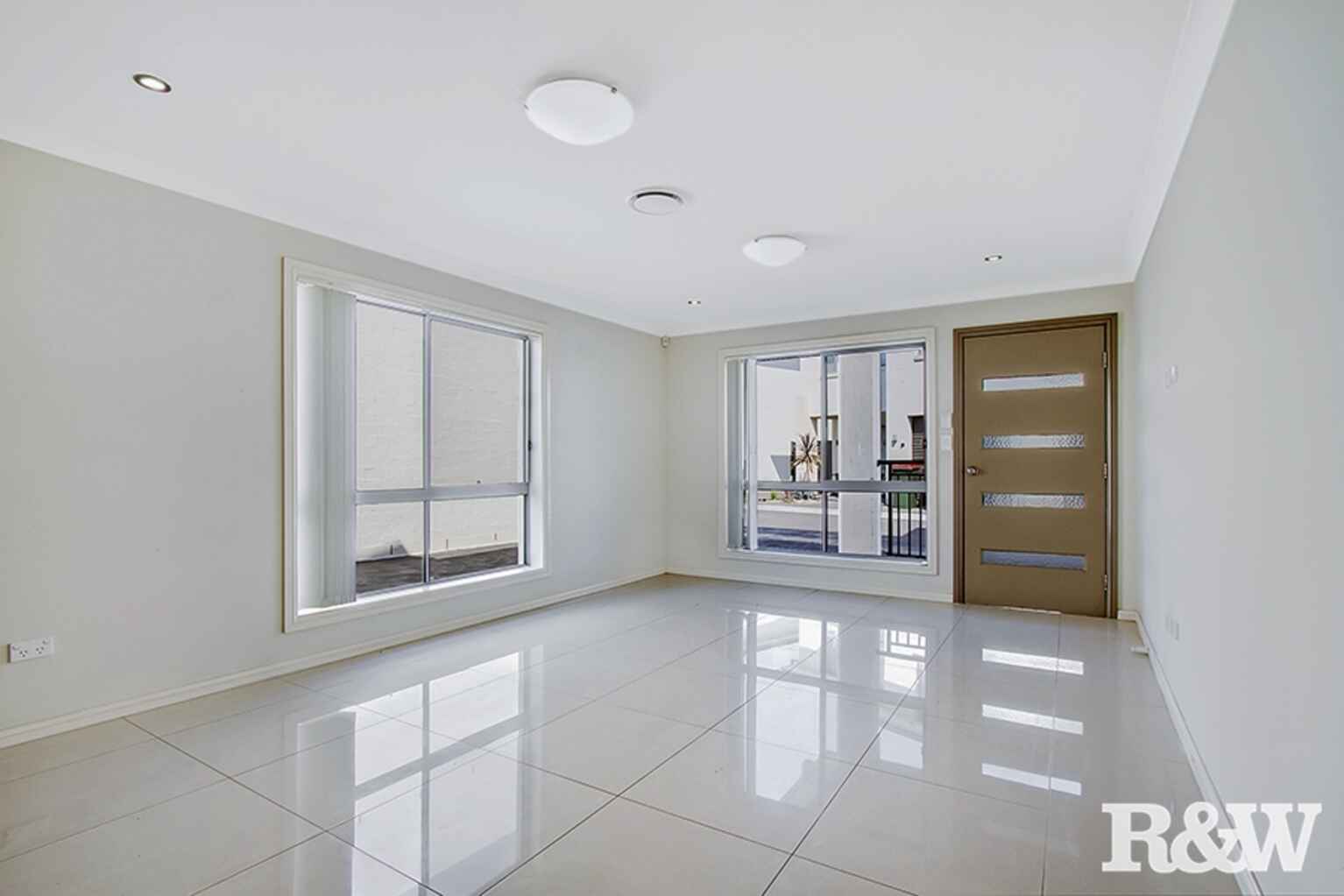 25/30 Australis Drive Ropes Crossing