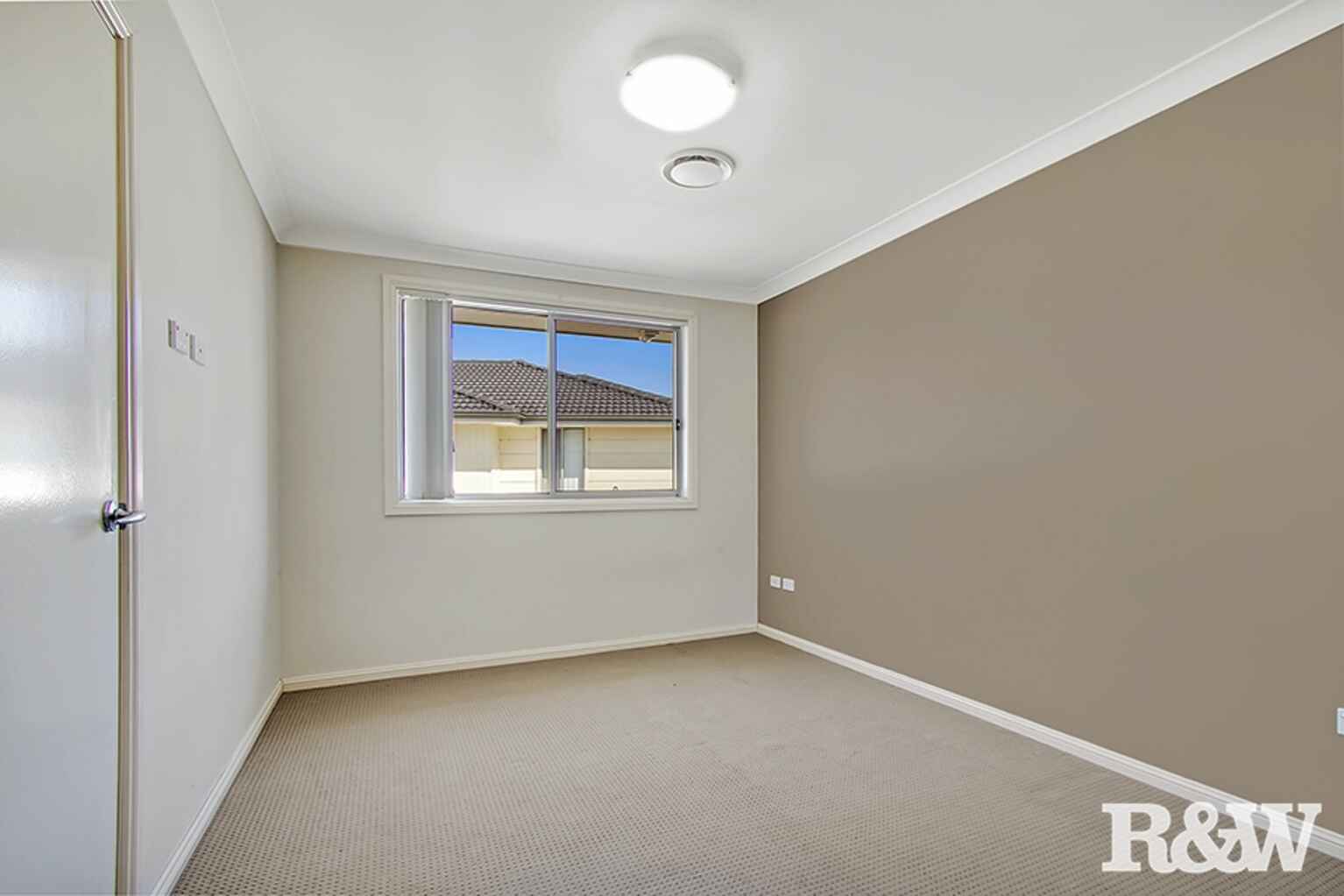 25/30 Australis Drive Ropes Crossing