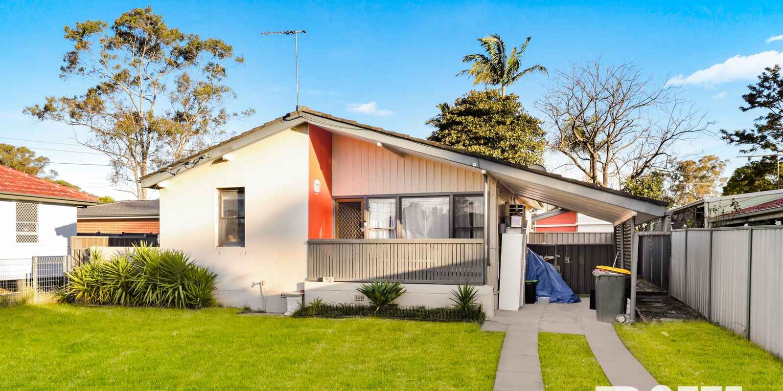 14 & 14A Samoa Place Lethbridge Park