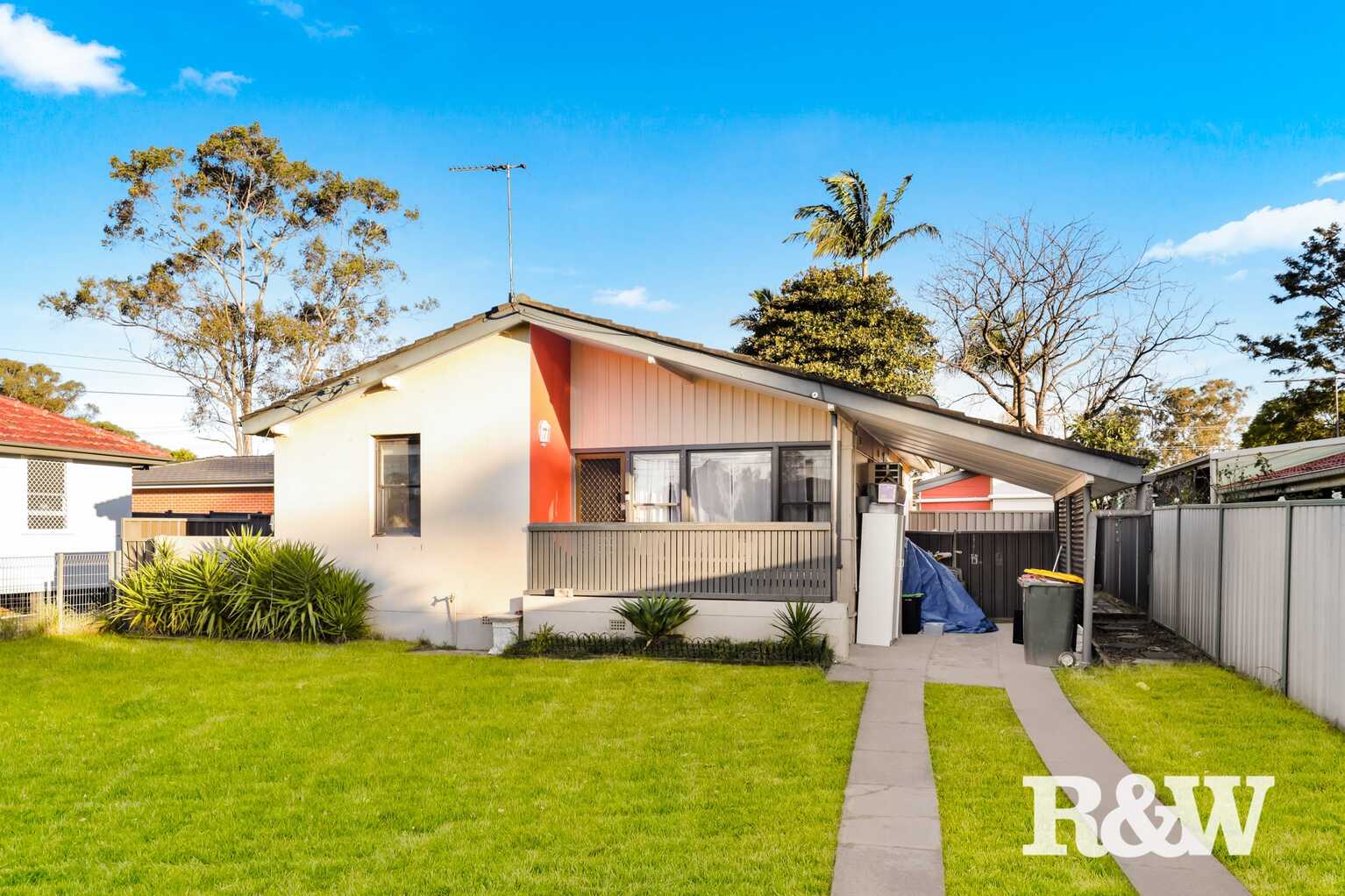 14 & 14A Samoa Place Lethbridge Park