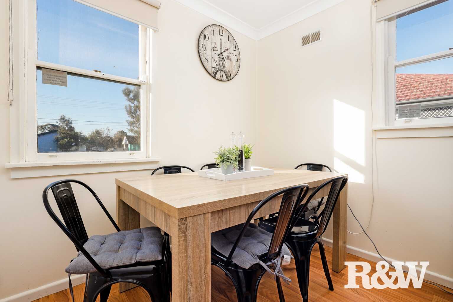 14 & 14A Samoa Place Lethbridge Park