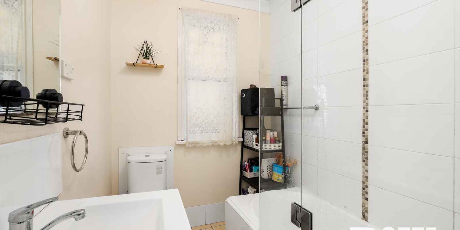 14 & 14A Samoa Place Lethbridge Park