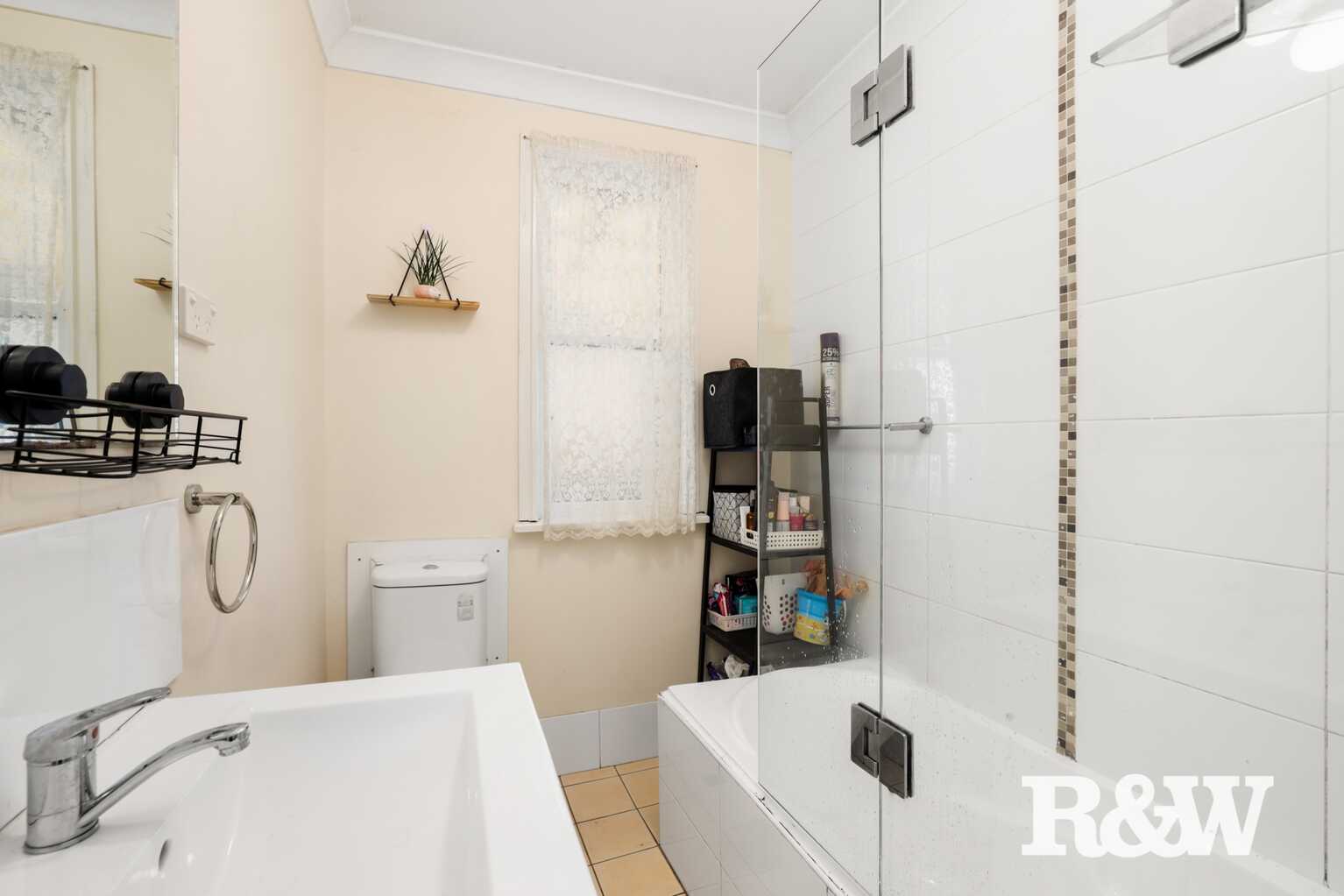 14 & 14A Samoa Place Lethbridge Park