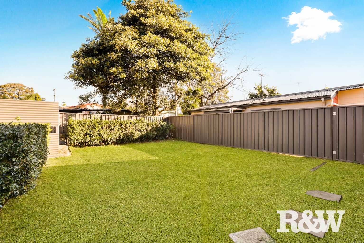 14 & 14A Samoa Place Lethbridge Park