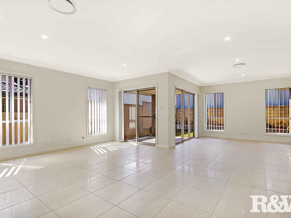 69 Richards Loop Oran Park
