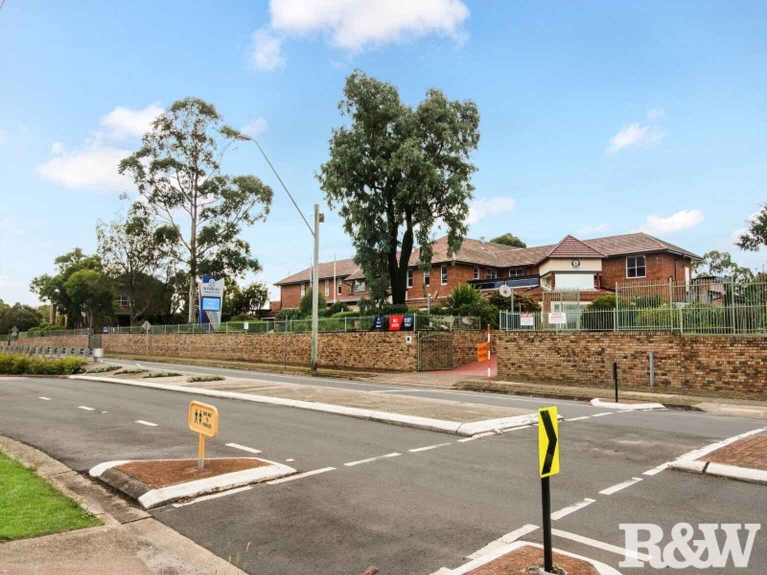 House For Lease 1/13 St Johns Road Campbelltown