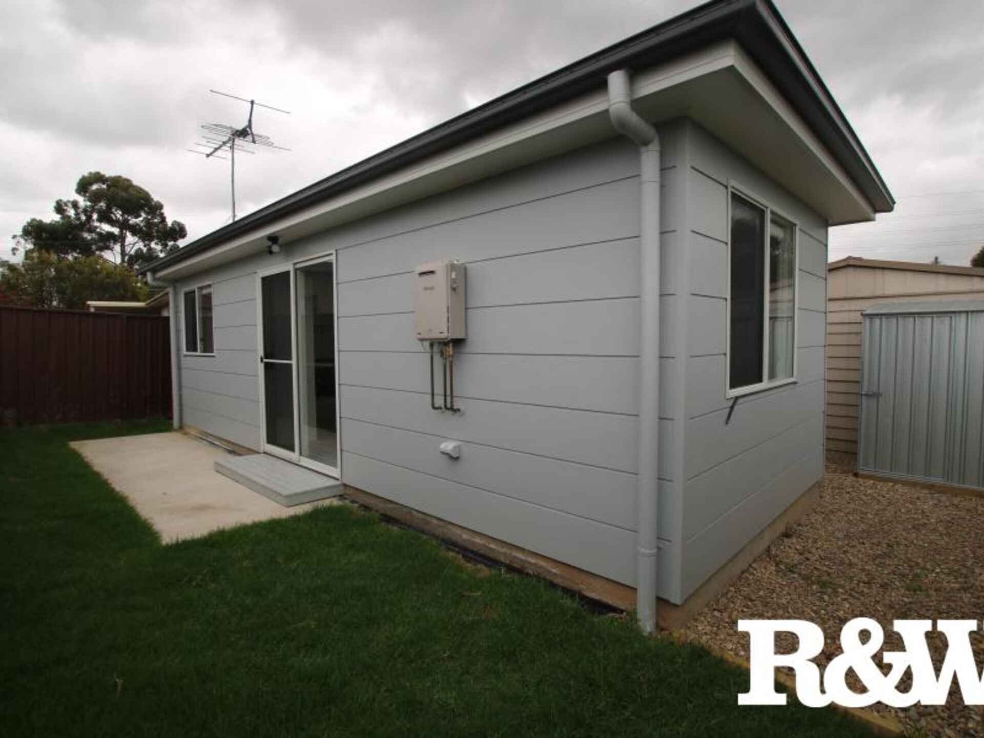 2/4 Aurora Drive Whalan