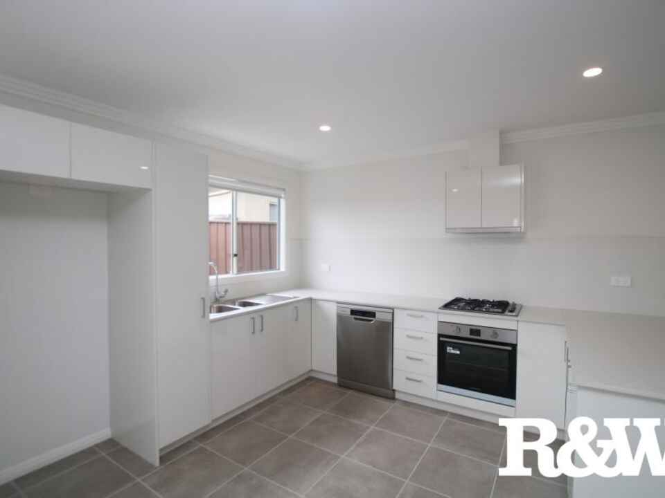 2/4 Aurora Drive Whalan