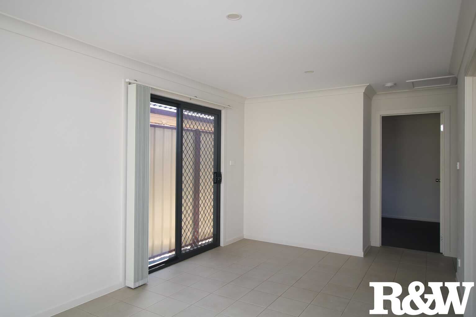 10A Dale Grove Hebersham