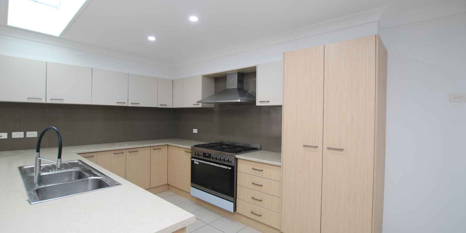 15 Marshall Avenue Ropes Crossing