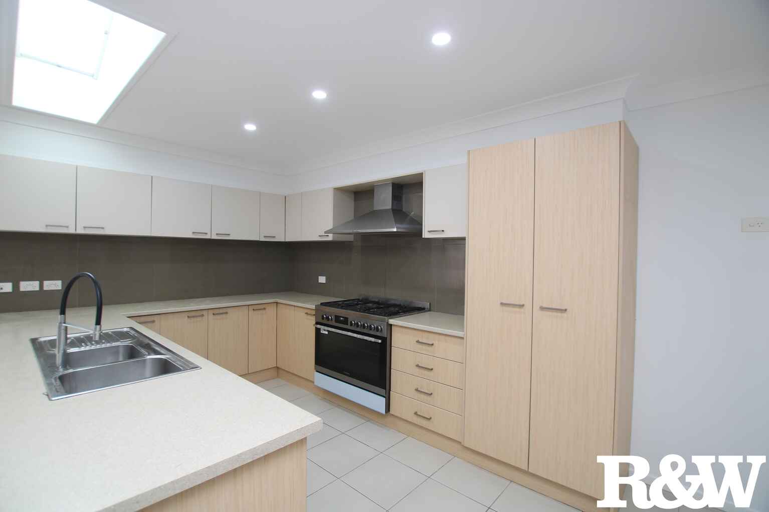 15 Marshall Avenue Ropes Crossing