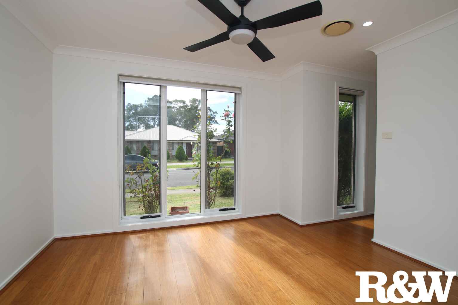 15 Marshall Avenue Ropes Crossing