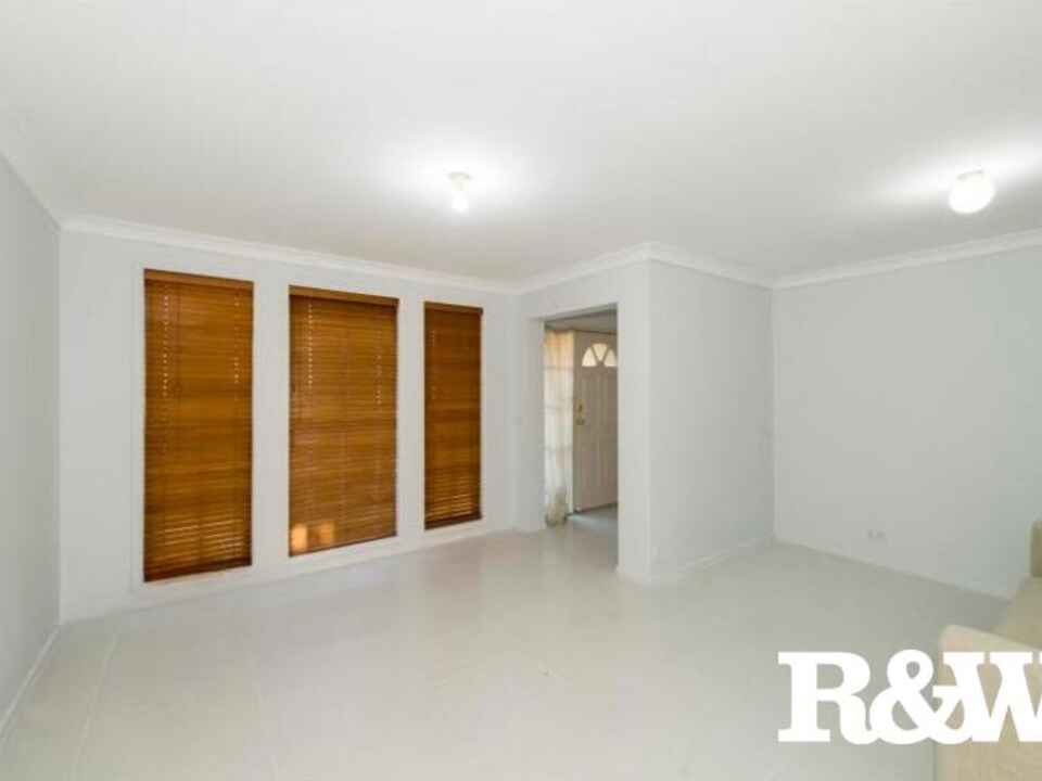 12 Dara Crescent Glenmore Park