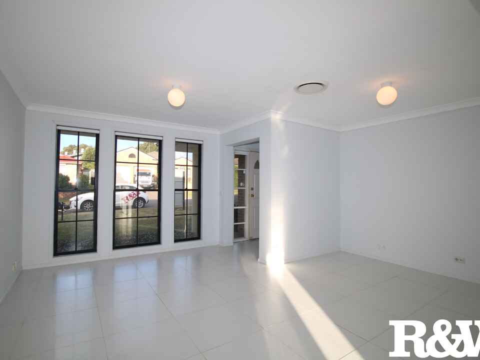12 Dara Crescent Glenmore Park