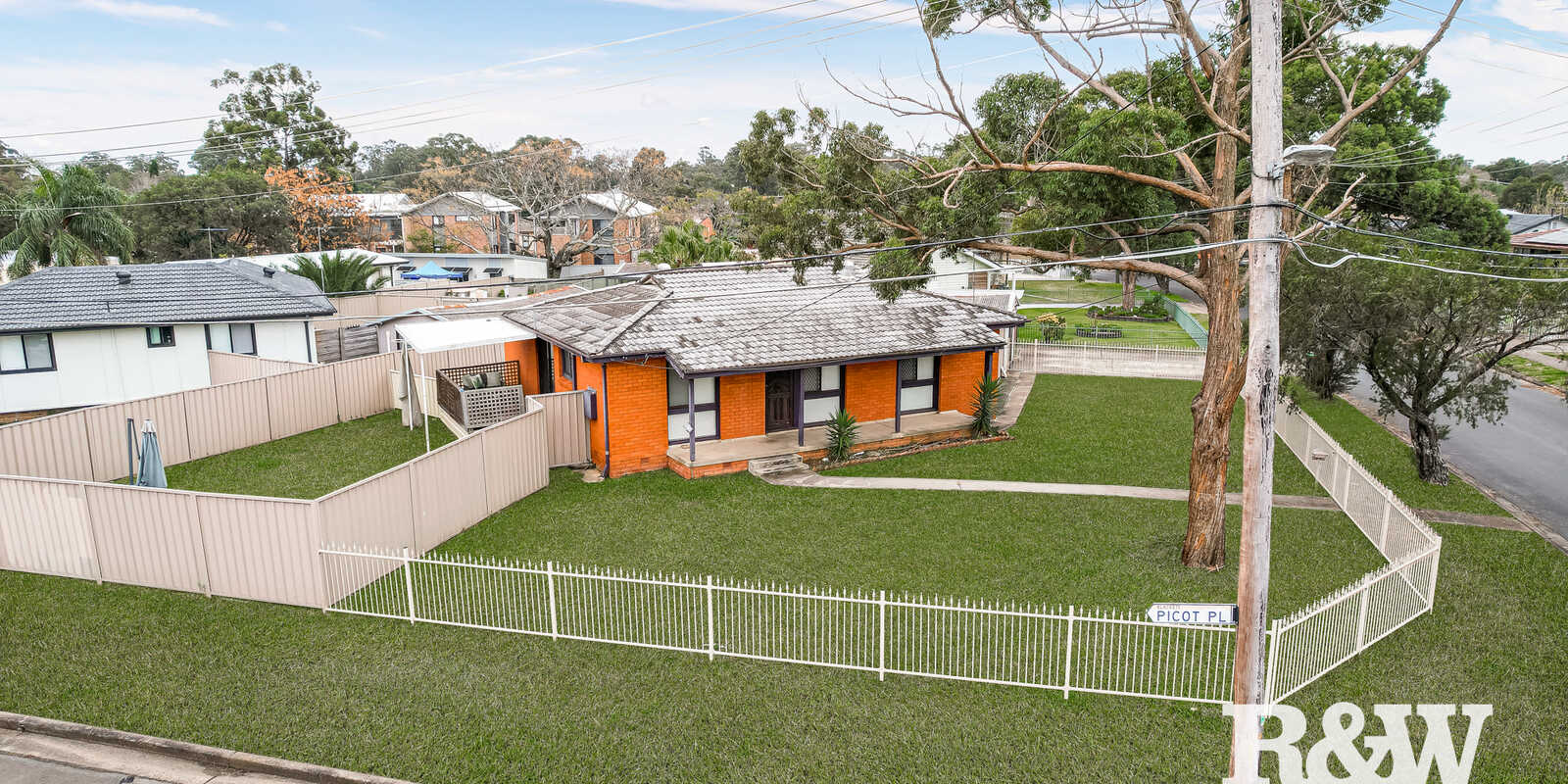 27 Niland Crescent Blackett