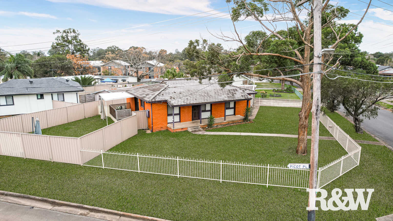 27 Niland Crescent Blackett