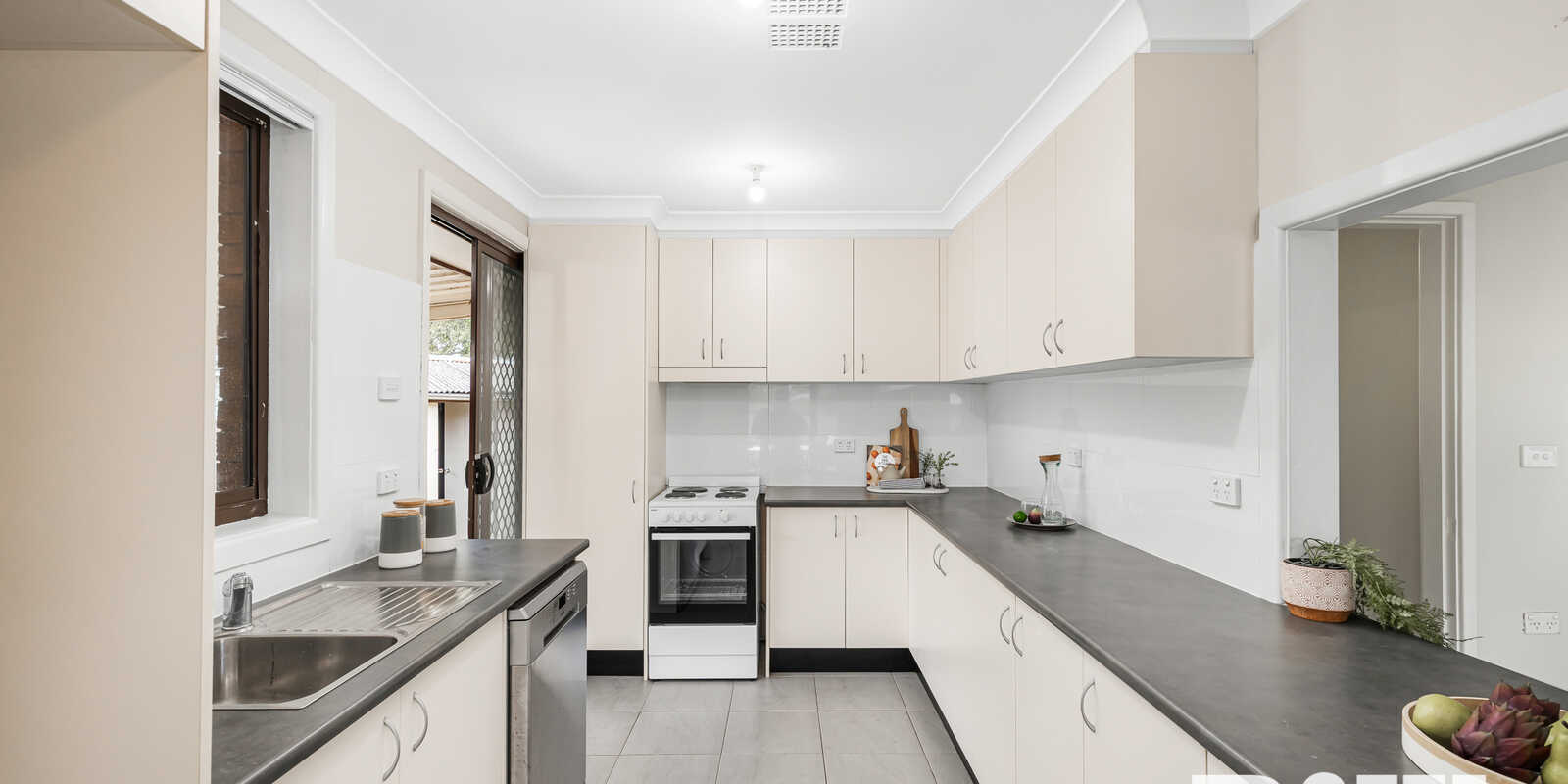 27 Niland Crescent Blackett