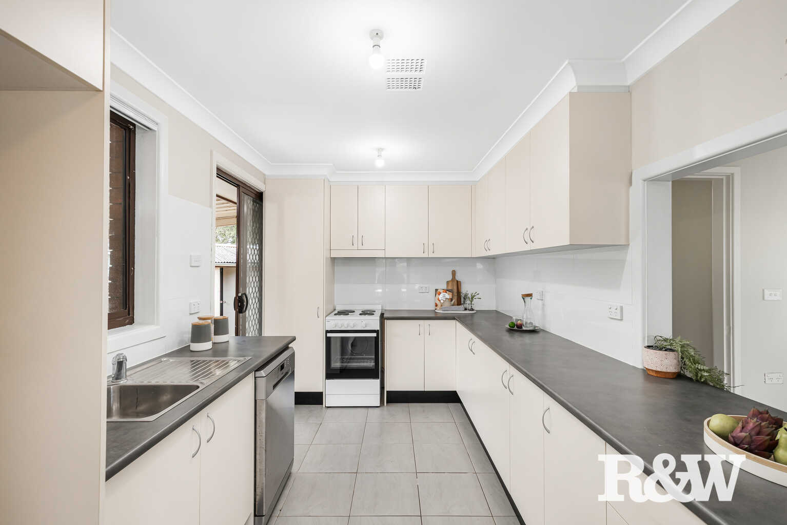 27 Niland Crescent Blackett