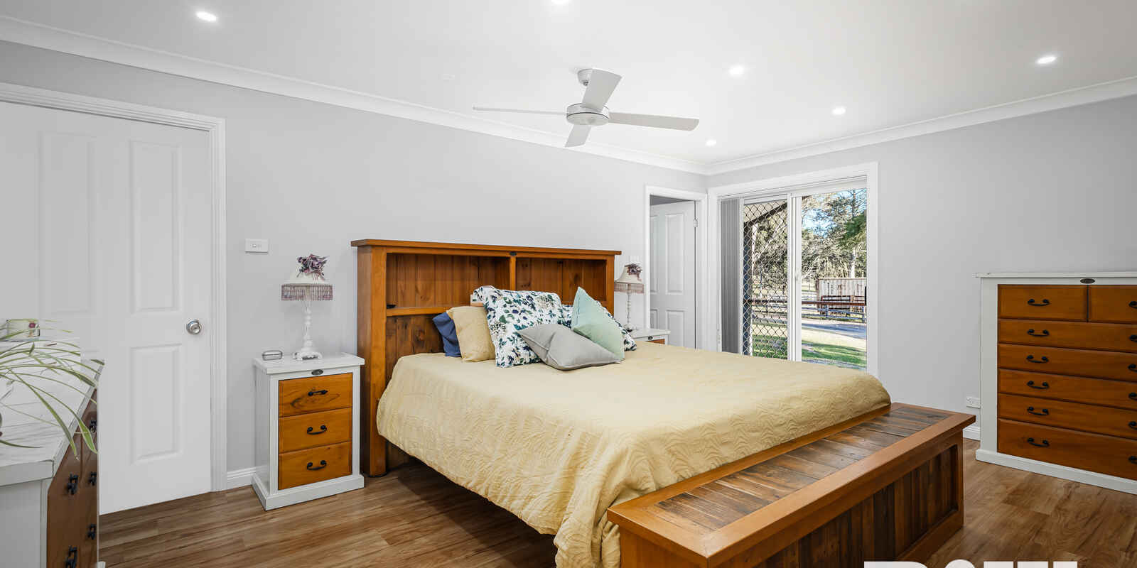 17 Clare Crescent Oakville