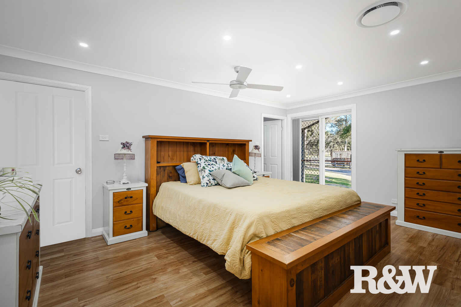 17 Clare Crescent Oakville 17 Clare Crescent Oakville