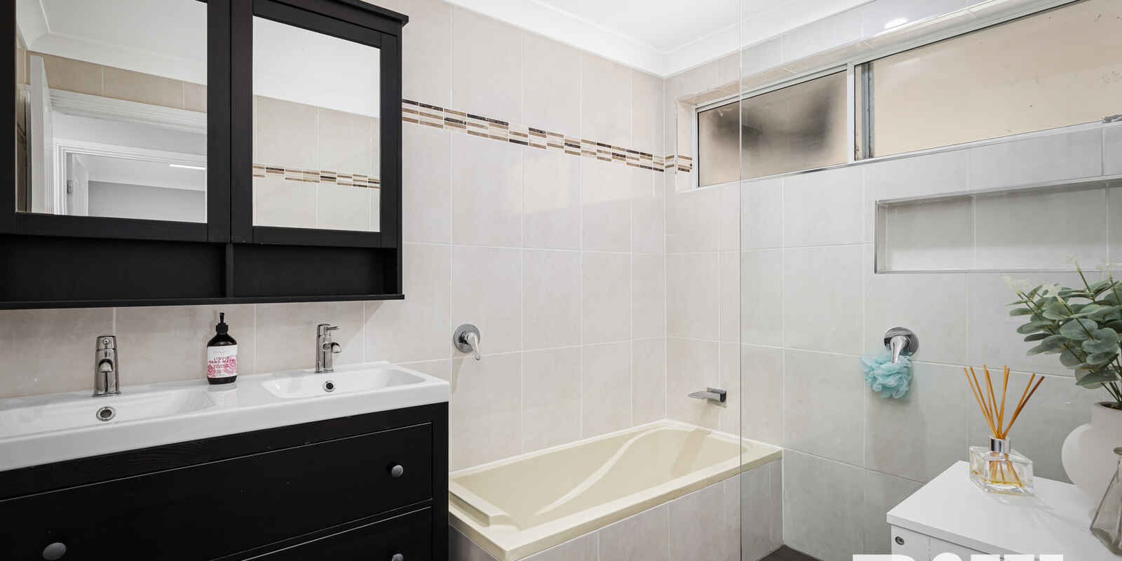 17 Clare Crescent Oakville