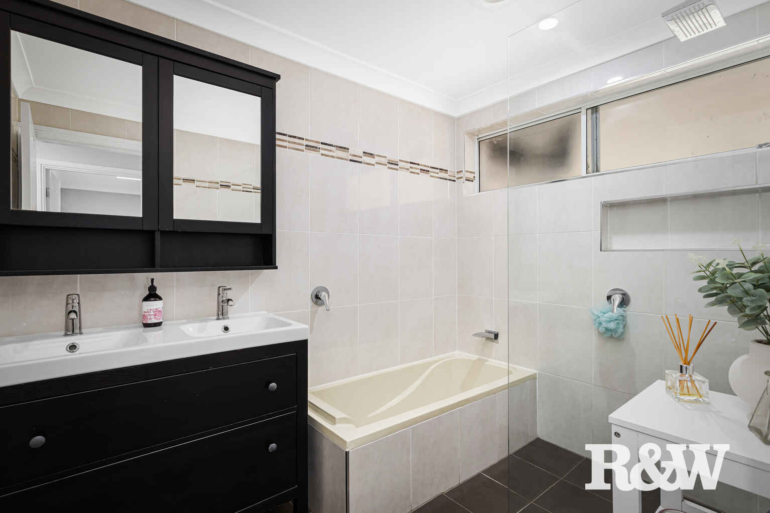 17 Clare Crescent Oakville 17 Clare Crescent Oakville