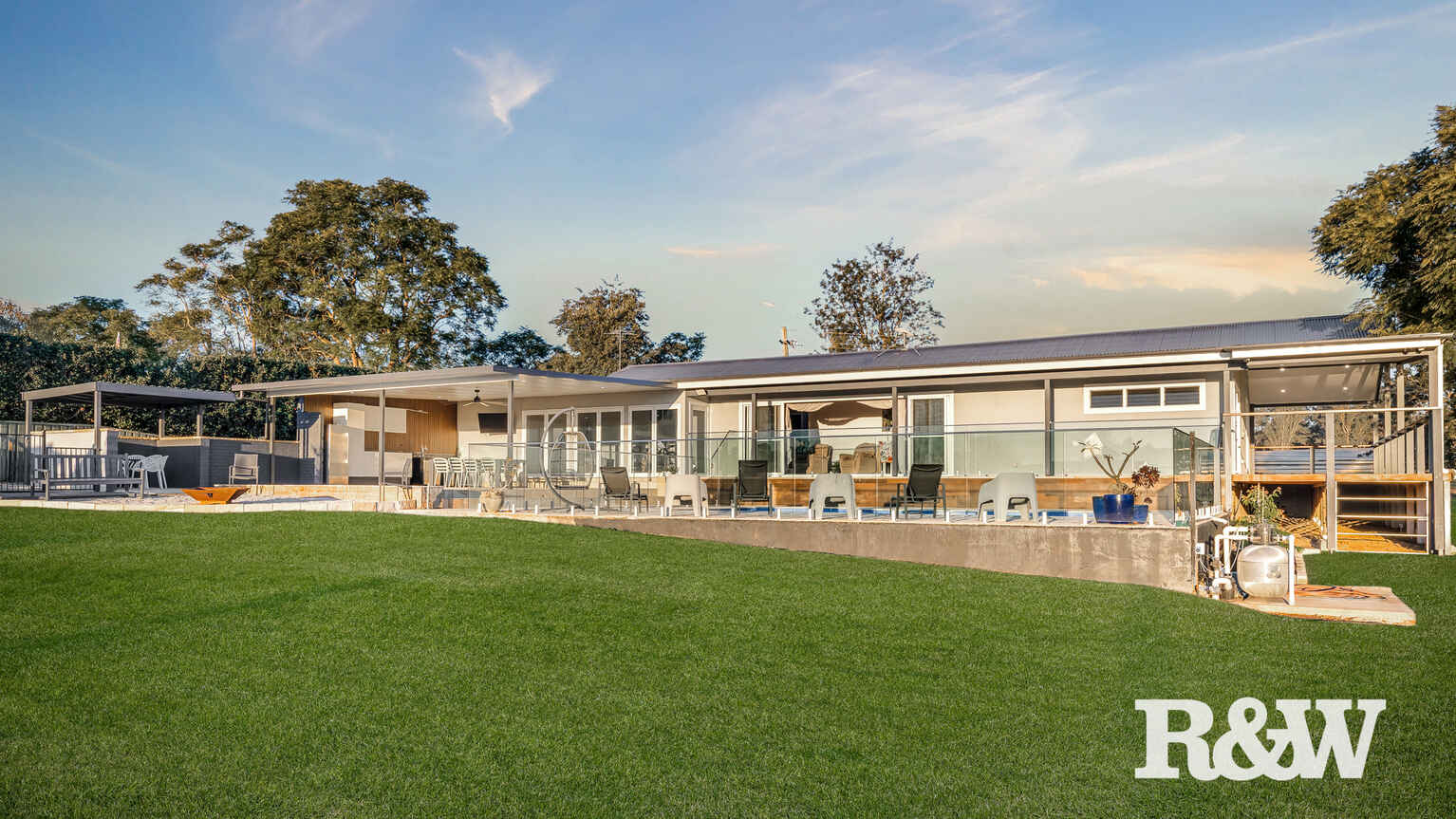 17 Clare Crescent Oakville 17 Clare Crescent Oakville