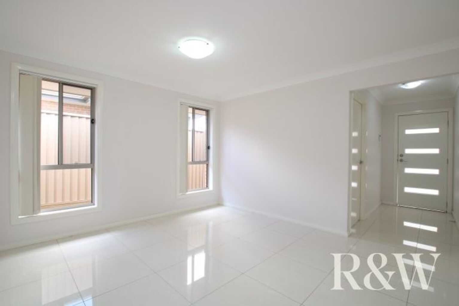 3b Binalong Road Jordan Springs