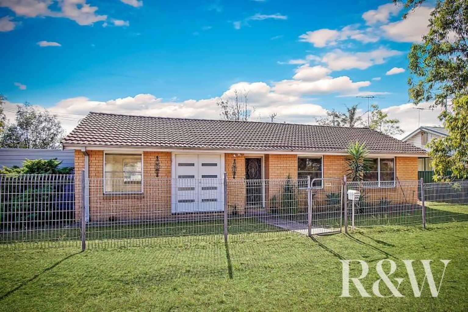 195 Maple Road North St Marys