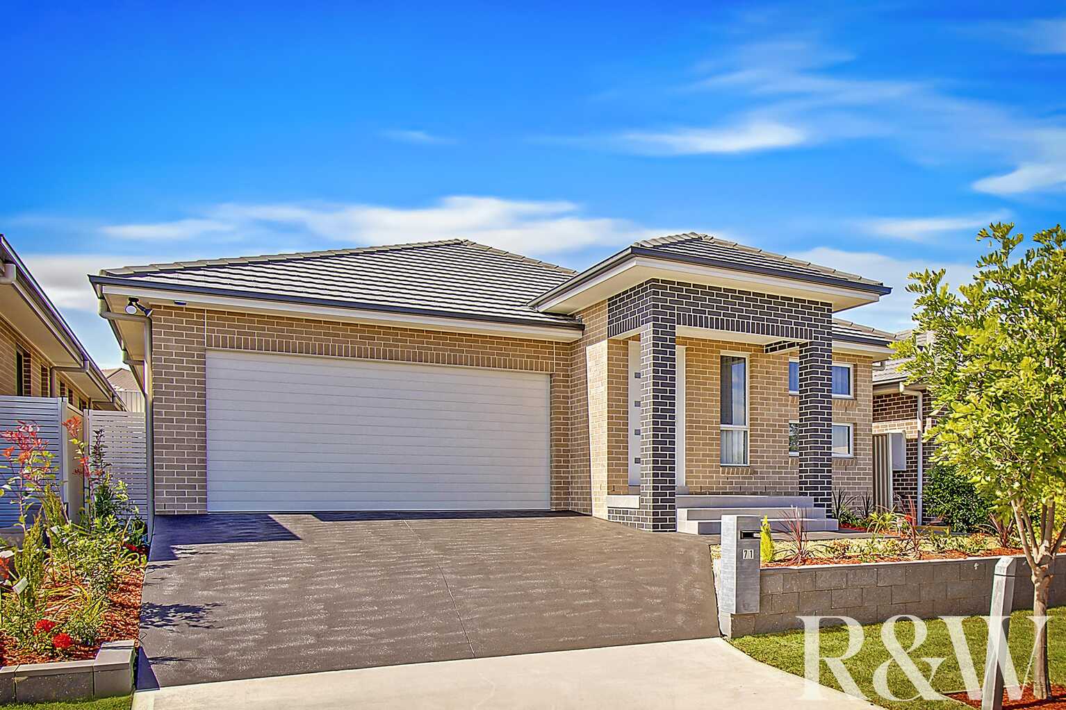 71 Richards Loop Oran Park