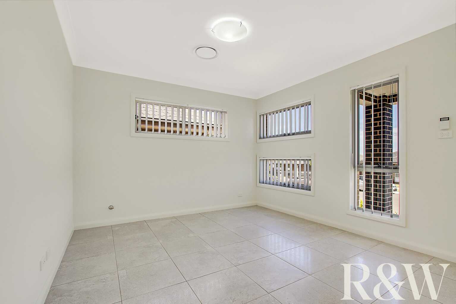 71 Richards Loop Oran Park