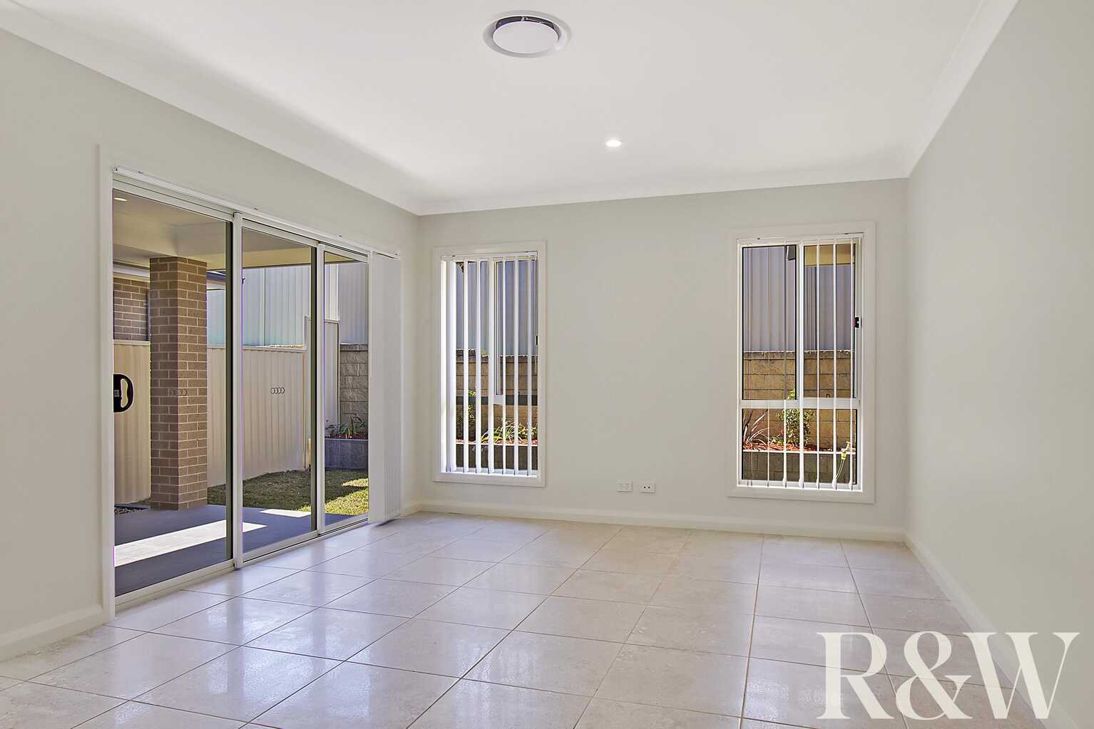71 Richards Loop Oran Park