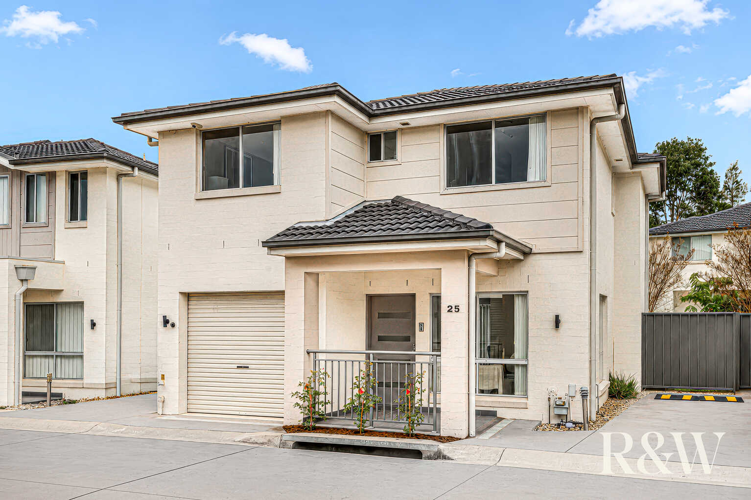 25/30 Australis Drive Ropes Crossing