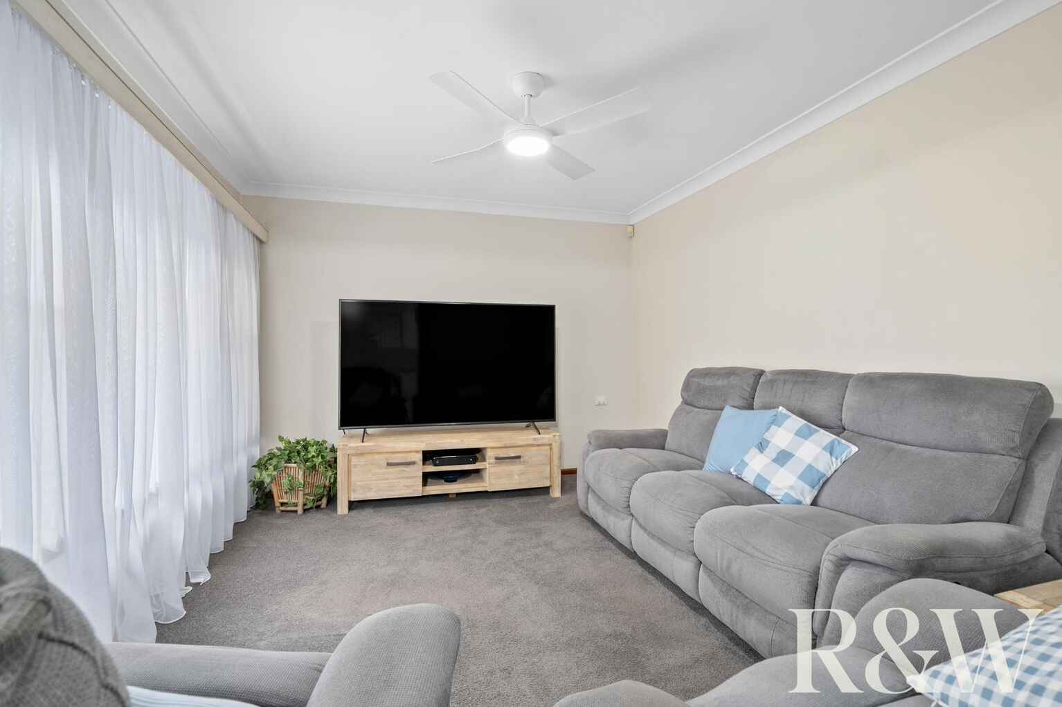 19 Melanesia Avenue Lethbridge Park 19 Melanesia Avenue Lethbridge Park