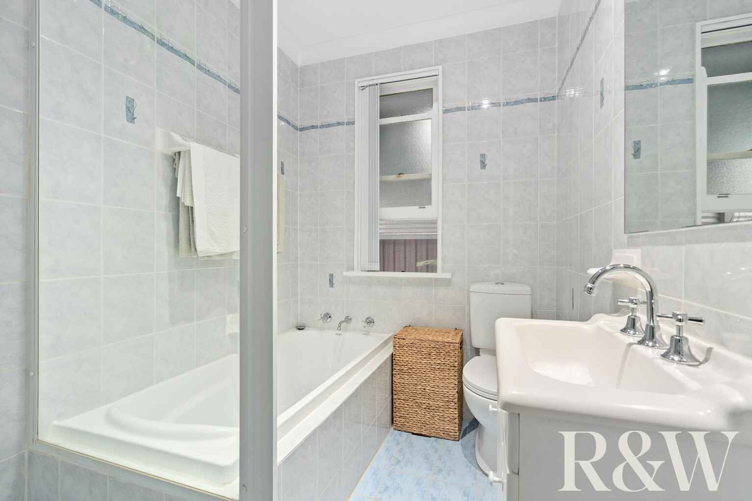 19 Melanesia Avenue Lethbridge Park 19 Melanesia Avenue Lethbridge Park